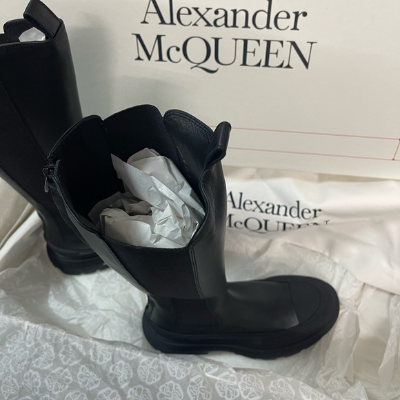 COPY - BNIB Alexander McQueen 666410WHZ66 Woman’s boot Black 40 - Picture 16 of 16